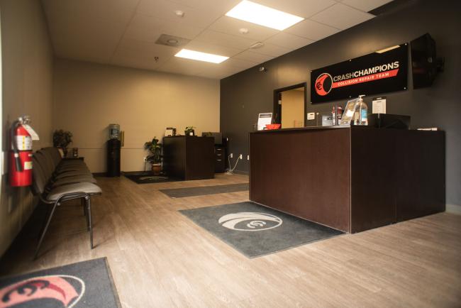 Waldorf, MD - Crash Champions collision repair shop