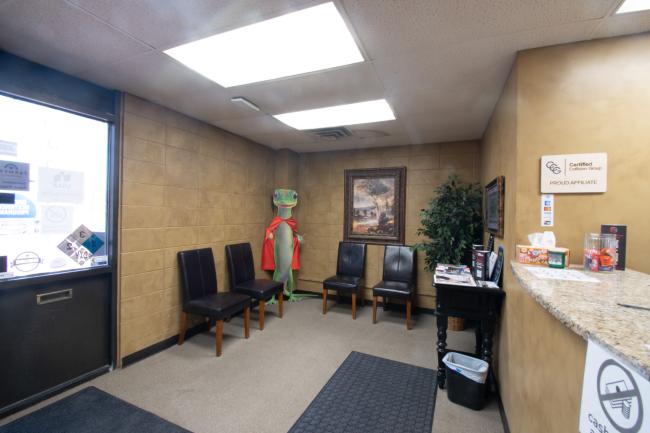 Gladstone, MO - Crash Champions collision repair shop