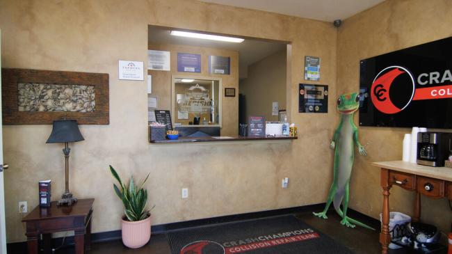 Pleasant Valley, MO - Crash Champions collision repair shop