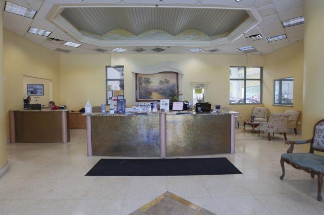 Kingspointe Pkwy, FL - Crash Champions collision repair shop